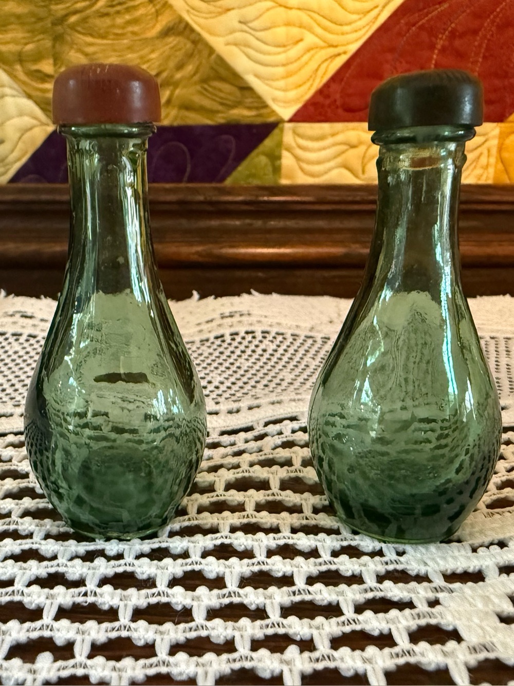 Vtg Mid-Century Green Glass Wine Bottle Salt & Pepper Shakers Bakelite Lids
